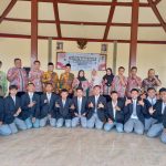 Santri Kelas XI SMAIT Al Uswah Tuban Tebar Manfaat, Program Santri Padamu Negeri (SPN) di Montong Berjalan Sukses